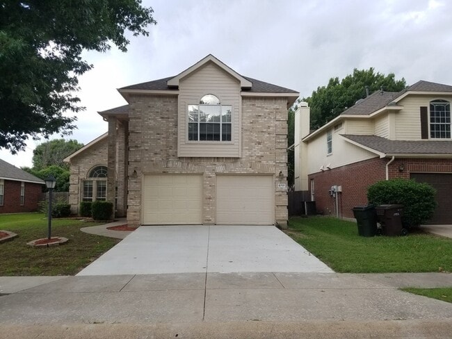 Foto del edificio - 6717 Carrington Dr