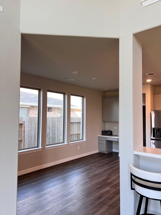 Foto del edificio - 3438 Acacia Grv Ln