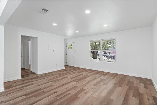 Foto del edificio - 3307 Oak Alley
