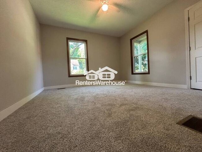 Building Photo - Cozy 3 bed 1.5 bath duplex unit in Hastings
