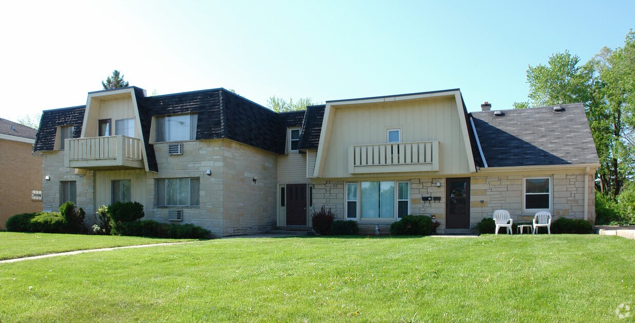 8307 W Oklahoma Ave, Milwaukee, WI 53219 Apartments in Milwaukee, WI