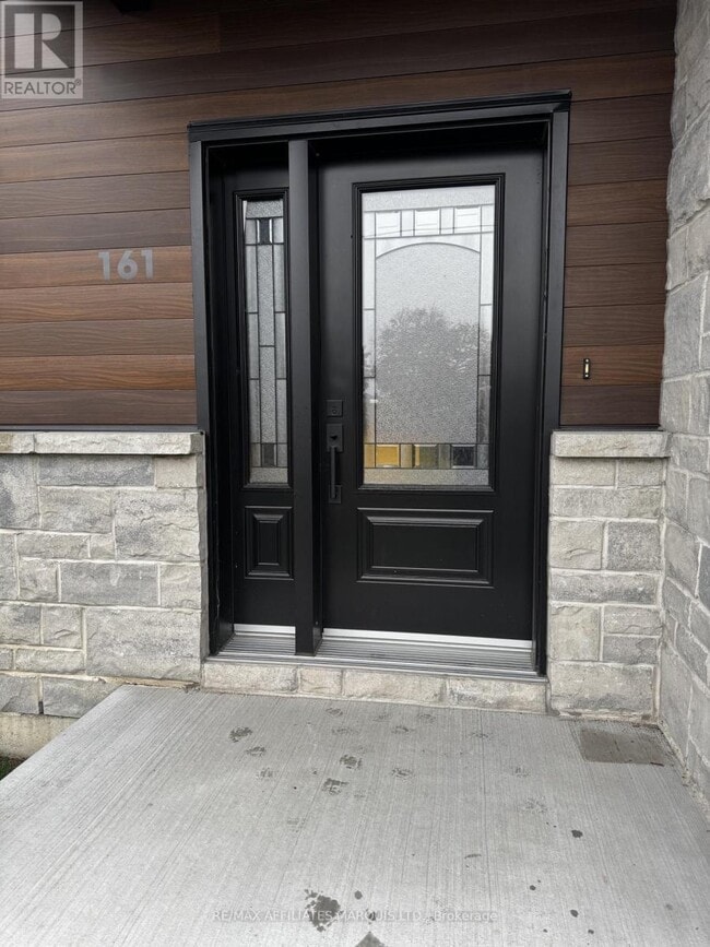 Photo du bâtiment - 161 Dominion St N