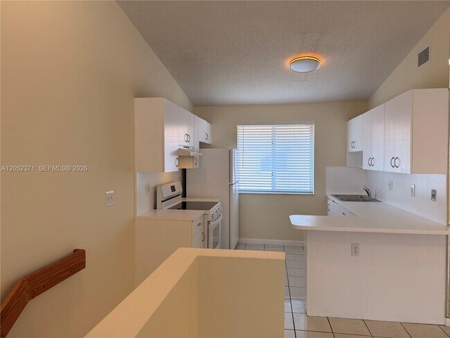 Building Photo - 8019 Lake Dr