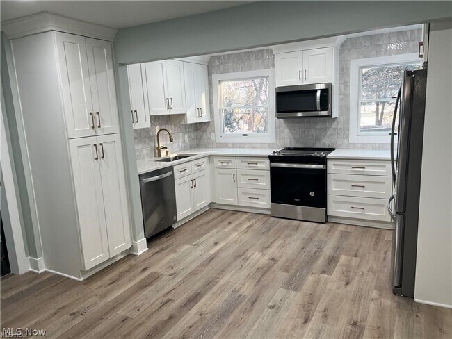 Foto del edificio - 145 Beck Rd