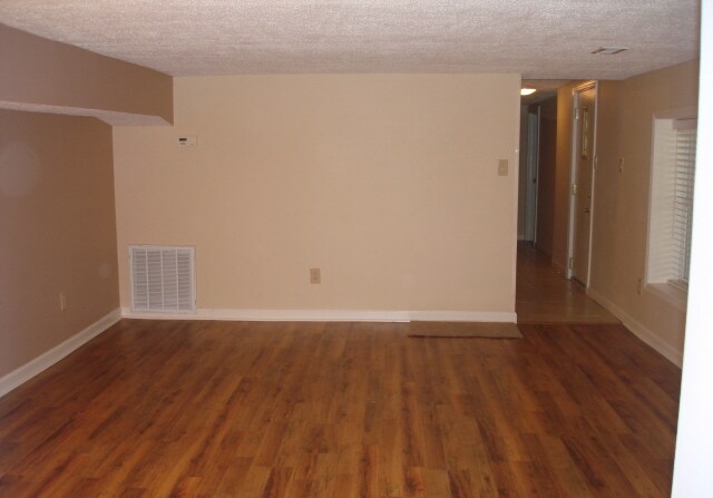 Living room - 1437 Columbia Cir SE