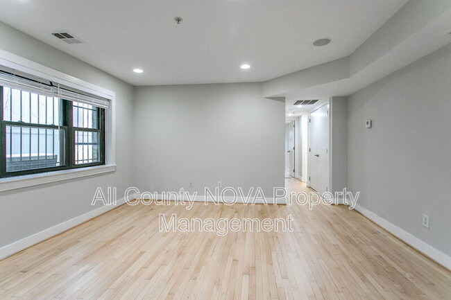 Foto del edificio - 1323 K St SE