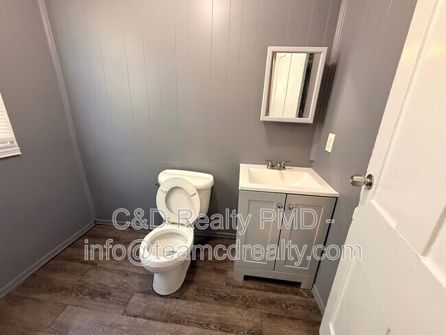 Foto del edificio - 3853 E 78th St