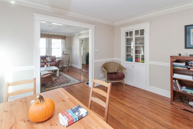 Building Photo - 25 Priesing St