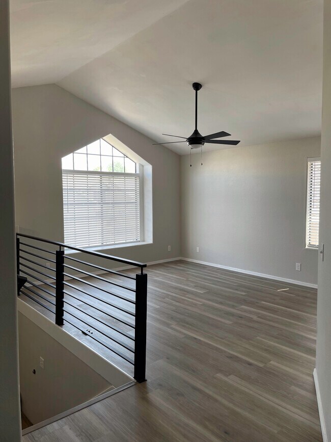 Foto del edificio - 2901 E Redwood Ln