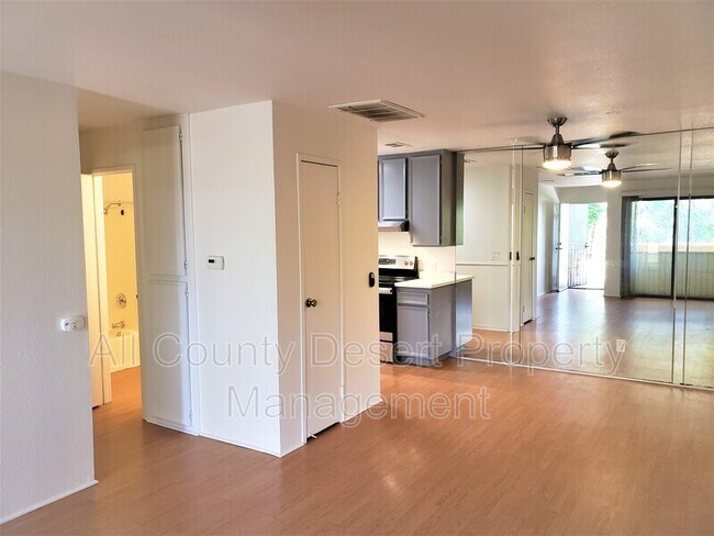 Building Photo - 2810 N Arcadia Ct