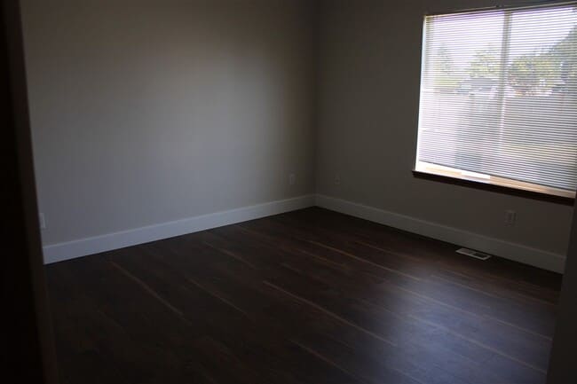 Foto del edificio - 3 Bedroom, 2 Bathroom House in Burlington!