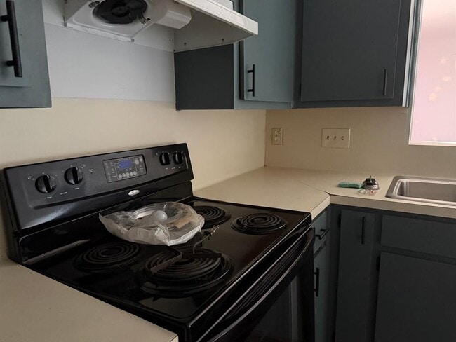 Building Photo - 5506 Rose Hill Cir