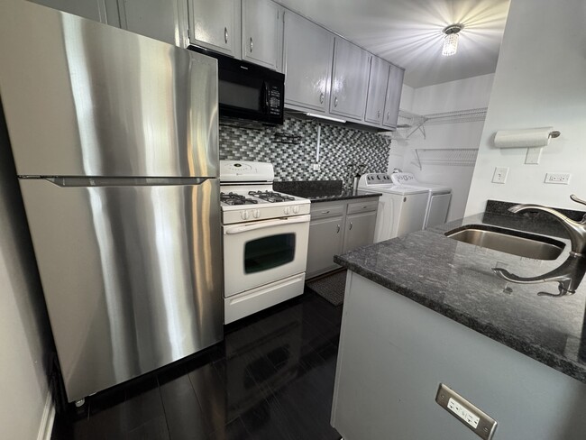 Building Photo - 485 Sidney Ave