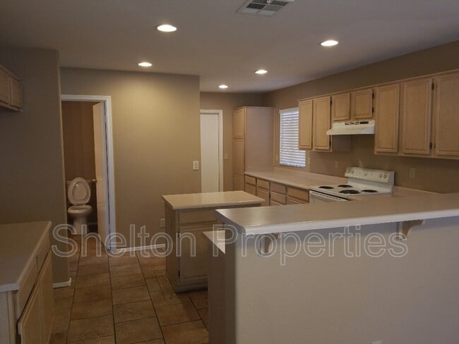 Building Photo - 6822 W Louise Dr