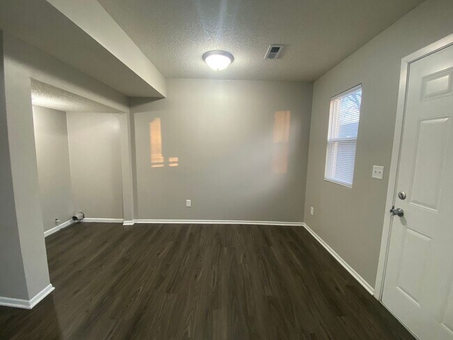 Foto del edificio - 1549 Pleasant View Dr