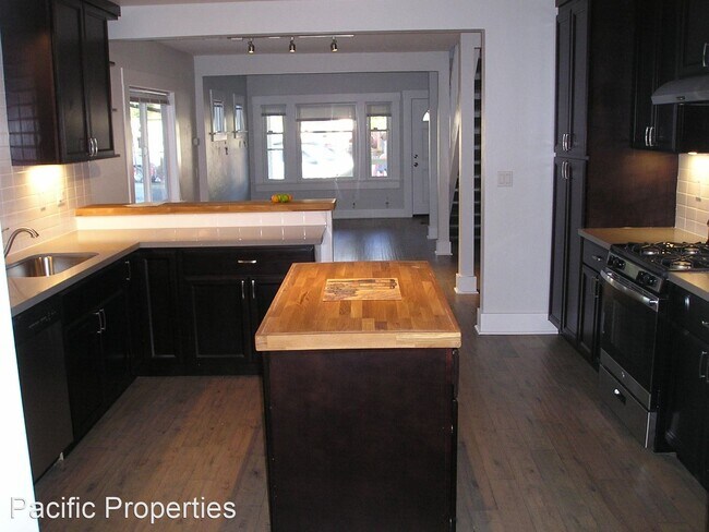 Building Photo - 843 Dutton Ave