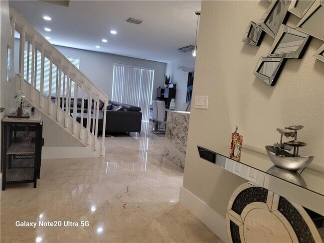 Foto del edificio - 9706 Darlington Pl