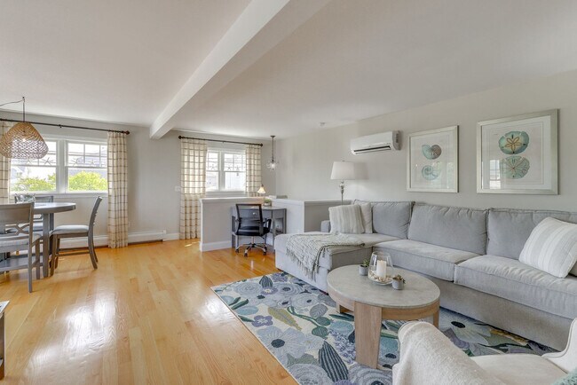 Building Photo - 47 Cosey Beach Ave