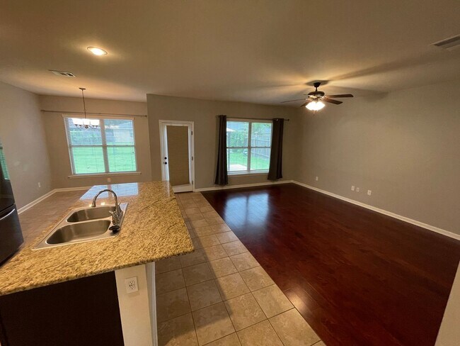 Building Photo - Gorgeous 3 bedroom Home in South Bossier
