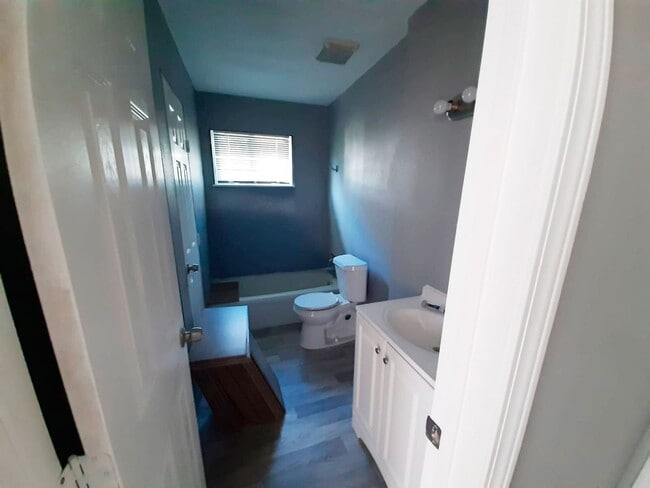 Foto del edificio - 3662 Hemlock Ln