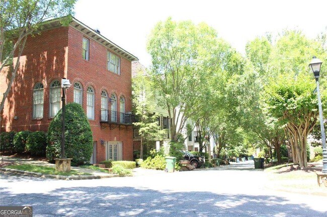 Foto del edificio - 704 Longleaf Dr NE