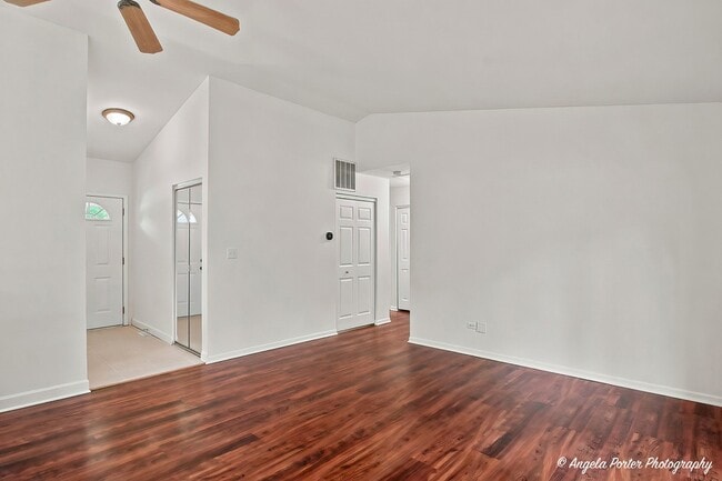 Building Photo - 3287 Medford Ct