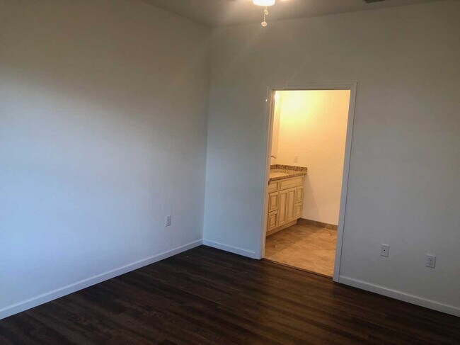 Master Bedroom &amp; Bath - 3064 Willow Rd