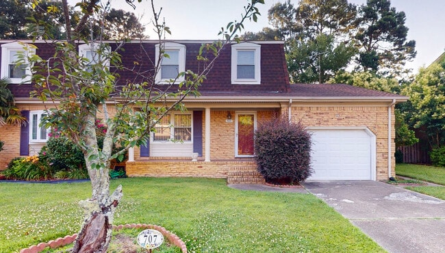 Building Photo - 707 Sir Walter Cir