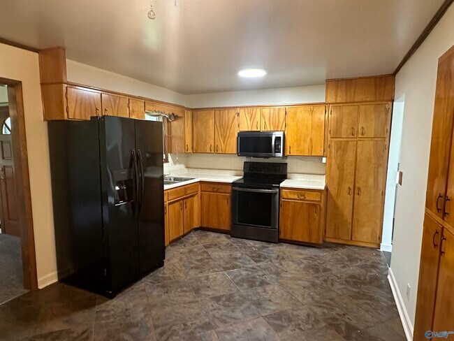 Building Photo - 2616 Skyline Dr NW