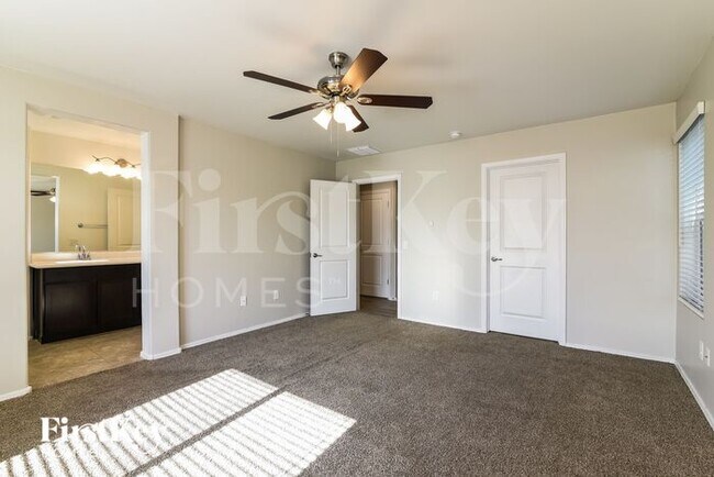 Building Photo - 2875 North Fair Oaks Avenue