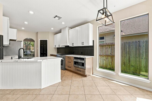 Building Photo - 5526 Walnut Glen Ln