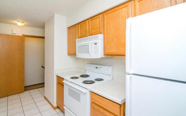 Building Photo - 2625 Rushmore Dr