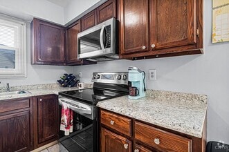 Building Photo - 9395 Pine Grove Ln