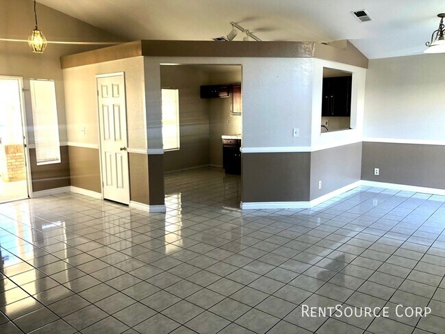 Foto del edificio - 3 Bed, 2 Bath house for Rent in Palmdale