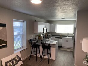 Building Photo - 67 W 600 S