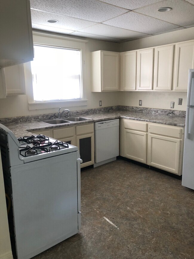 Cocina - 1815 W Bradley Ave