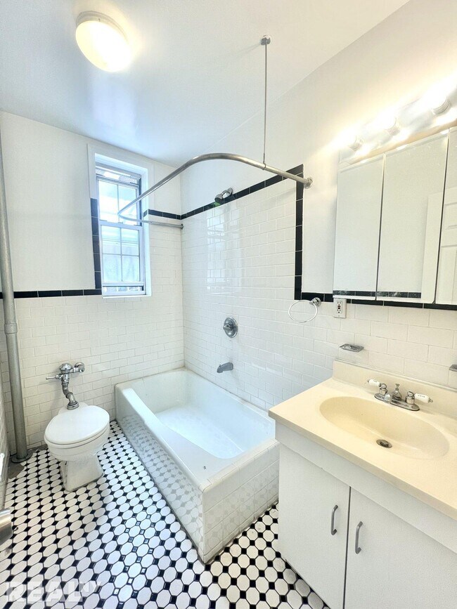 Foto del edificio - 117 W 13th St