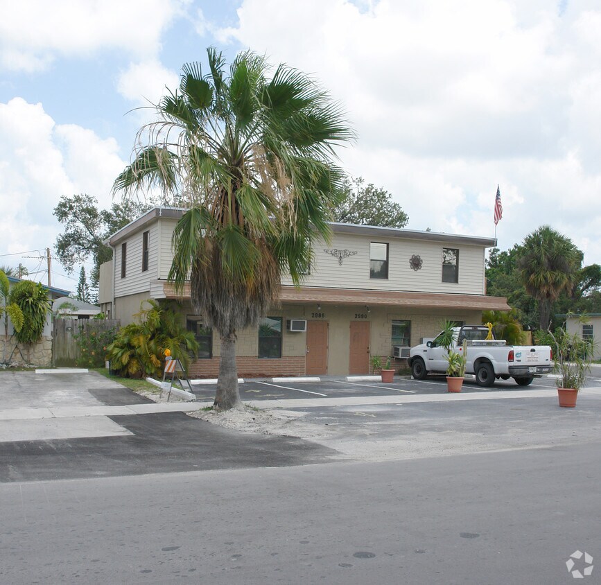 Foto del edificio - 2986-2990 SW 15th Ave
