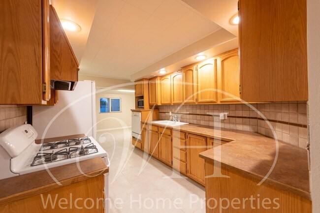 Building Photo - Comfortable Home Close to WWU