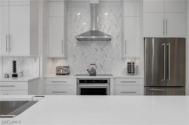 Building Photo - 8967 Lely Island Cir