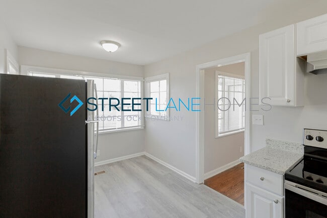 Building Photo - NOW OFFERING $250 OFF THE FIRST FULL MONTH...