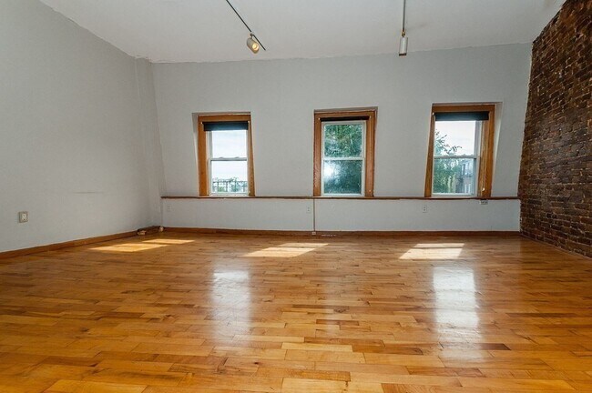 Building Photo - 11 Savin Hill Ave