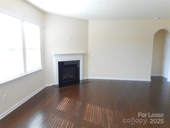 Foto del edificio - 3038 Oakmere Rd