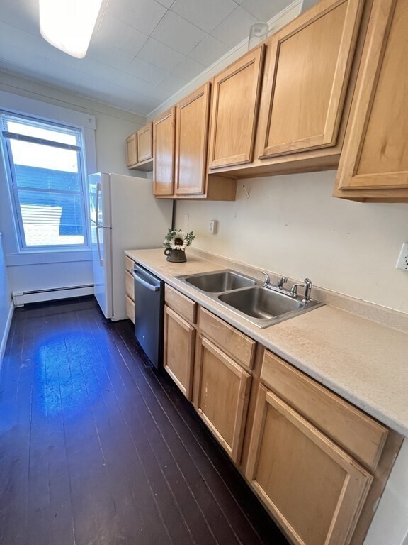 4042 Riverside St Unit 4, Lowell, MA 01854 Room for Rent in Lowell