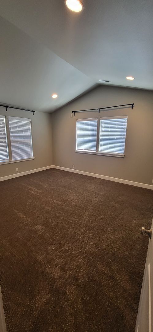 Foto del edificio - 4 Bed 2.5 Bath - NW Redmond