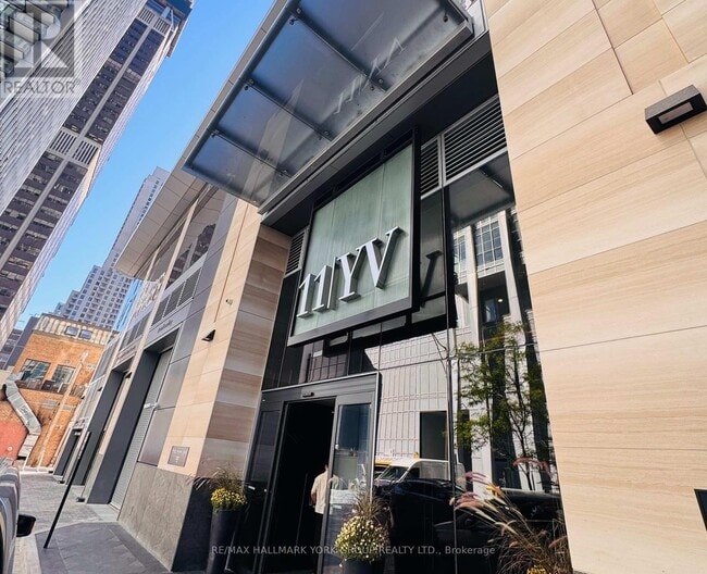 Photo du bâtiment - 11-3611 Yorkville Ave