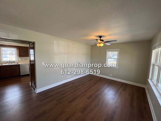 Building Photo - Shoreview House Available Now, Updated Ful...