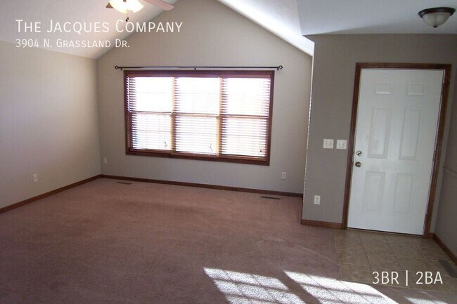 Foto del edificio - 3904 N Grassland Dr