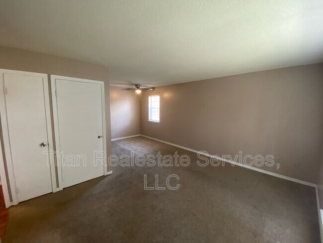 Building Photo - 106 Hummingbird Ln