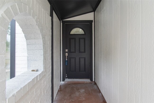 Building Photo - 15411 Sierra Valle Dr